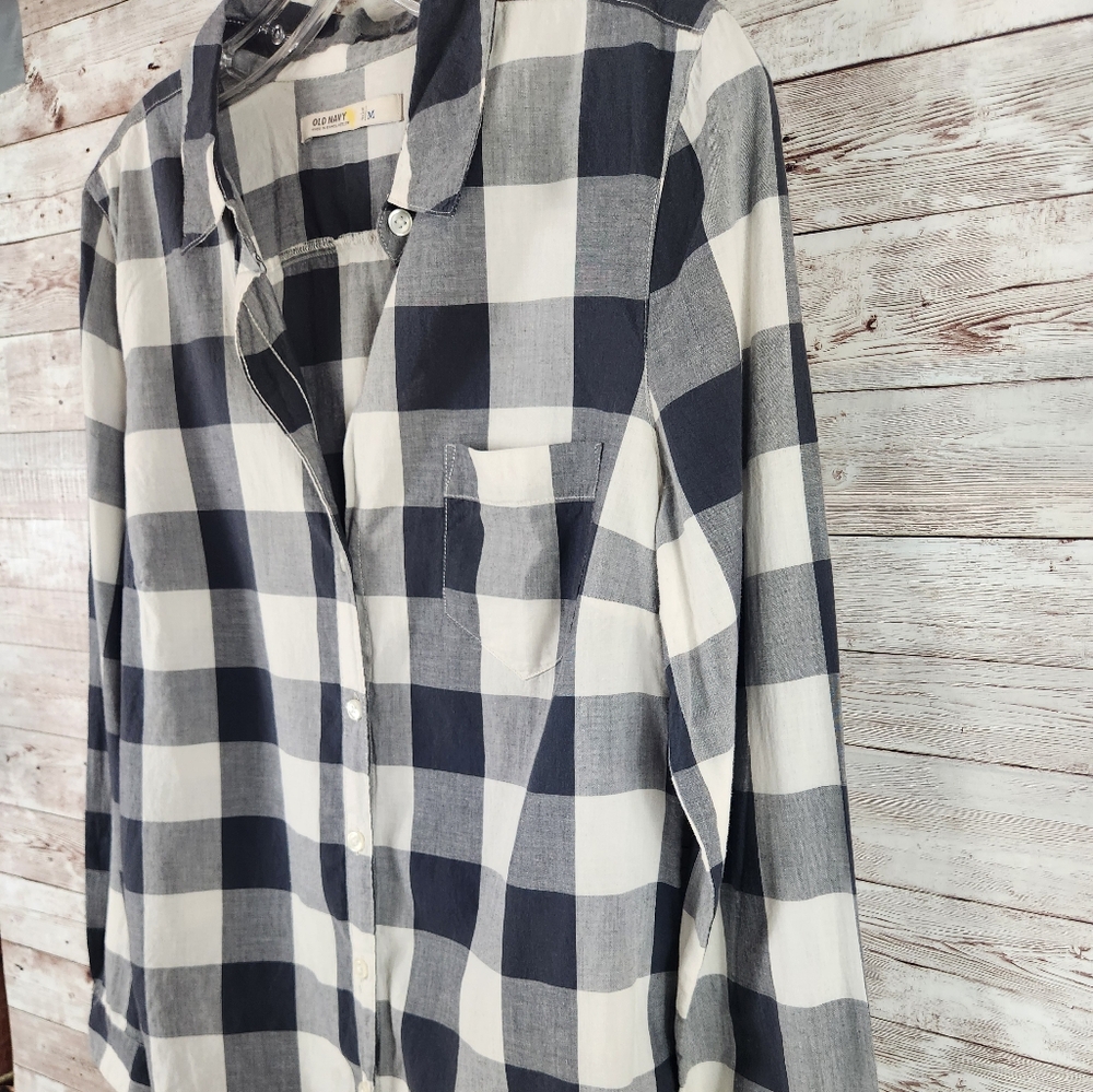 Old Navy, woman's drk/ light gray block plaid blouse, Sz M